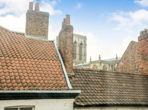 Minster's Keep- Stylish Apartment Near York Minster