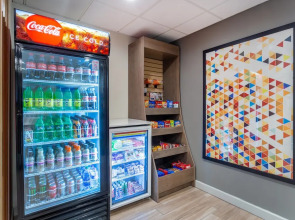 Holiday Inn Express & Suites Cedar Falls - Waterloo