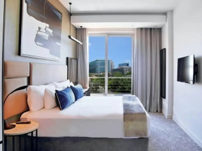 Katherine Street Luxury Apartment