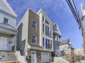 Newark Apartment ~ 5 Mi to Turtle Back Zoo!