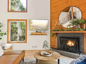 The Fancy Fox Stunning 4 BR Retreat, Min to Lake