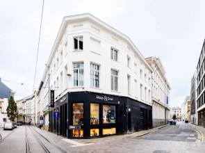 Stylishly Renovated Studio in Ghent s Lively Center