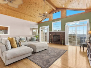 The Greenview Manor - Lake Views