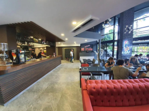 Karikatur Bi Hotel