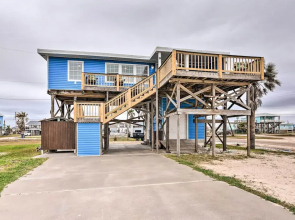 1 Block to Surfside Beach: Home w/ Deck!