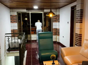 Hermoso apartamento con terraza vía TERMALES