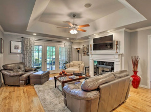 Gallatin House on Long Hollow Golf Course!