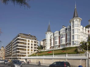 Playa de La Concha 5 Apartment by FeelFree Rentals