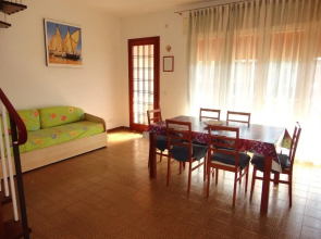 Beautiful Villa With Garden and Pool for 8 People