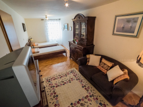 Apartment Ela - first row to the Sea: A2 mali Sutivan, Island Brac