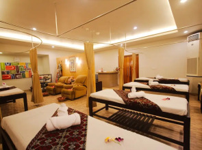 Отель Sevn Legian