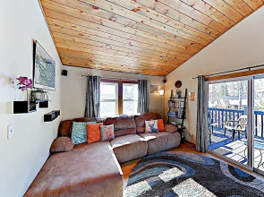 New Listing! Mountain-view Near Ski Resorts 2 Bedroom Condo