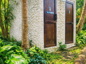 Dennis' Hideaway
