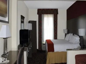 Holiday Inn Express & Suites Ridgeland - Jackson North Area