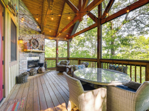 Hike & Boat: Cozy Bear Lake Cottage!