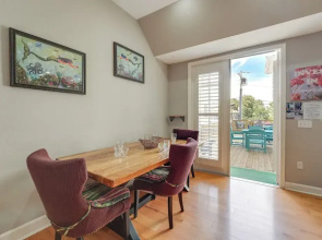 Coastal 'sea Side' Townhome - Walk to Beach!