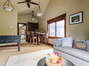 Fletcher by AvantStay | Mins Frm the Slopes & Main St | Mountain Cabin w/ Spa