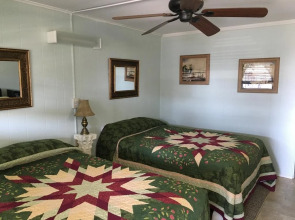 Crosswinds Motel & Cottages