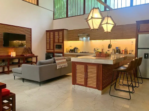 Uva Blue Villas - Pool House - AC, 3 Ensuite Bedrooms, 8 Guests, Koi Fish Pond