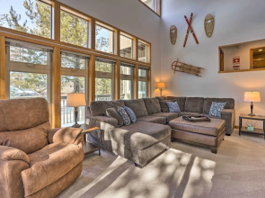 Hot Tub + Deck: Large Sunriver Home Near Skiing