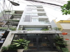 Smiley Apartment 16