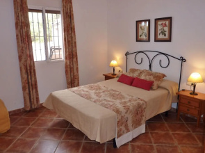 Pretty Cottage in Villanueva de la Concepcion with Pool