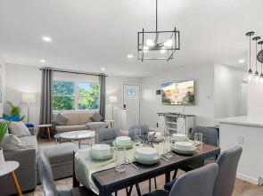 Upscale Old Town Views 3BD Lux