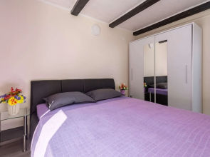 Soothing Holiday Home in Starigrad near Sea
