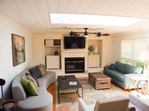 Beach Blossom - Bright, Updated Unit with Hot Tub on Patio by RedAwning