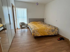 Exquisite Riverside Living in a Stunning Flat