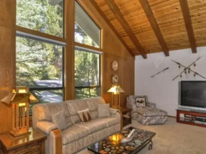 Lakeshore Boulevard Grand Retreat