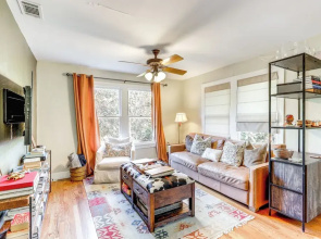 4 Mi to Dtwn: Tranquil Retreat in Austin!