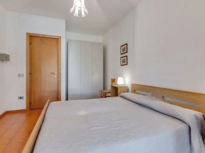 Comfortable Apartment in Garda With Swimming Pool