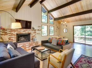 Twin Peaks Cabin < 4 Mi to Lake Arrowhead!