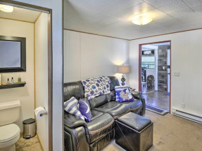 Coastal PNW Gem w/ Hot Tub - Walk to Beach!