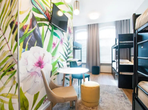 Forrest Apartments & Hostel