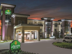 La Quinta by Wyndham San Antonio by Frost Bank Center