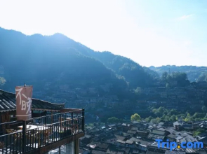 Cat - themed Panoramic Resort Village
