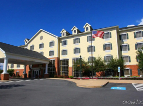 Hampton Inn & Suites State College at Williamsburg Square