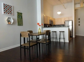 Bright & Spacious 2BR In Downtown