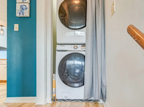 2 Mi to Surfside Beach: Coastal Escape w/ Balcony!