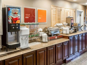 Comfort Suites Oakbrook Terrace near Oakbrook Center