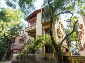 FabExpress Gallivant Guest House