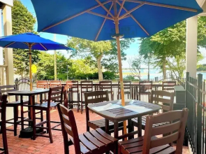 The Glen Cove Hotel & Restaurant