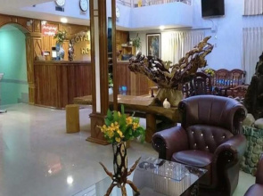 Royal Land Hotel