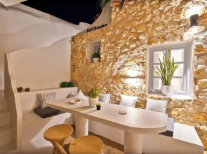 ArtChroma House