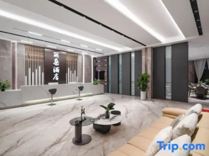 Lido Hotel (Qujing North Station)