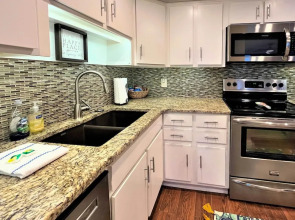 Updated Lake Daze Condo w/ Amazing Pool!