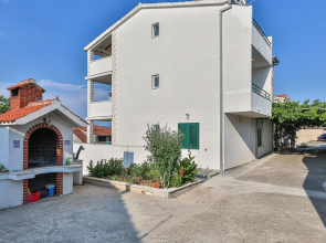Nice Apartment in Okrug Donji With 4 Bedrooms, Wifi and Outdoor Swimming Pool