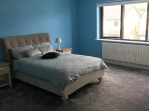 1 Luxurious Room in Family Home